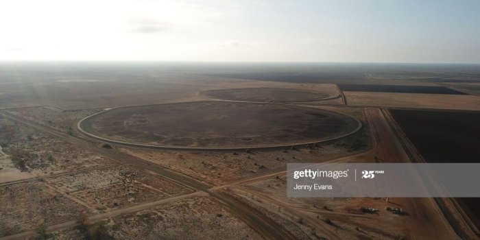 1024x768 An aerial view of Rumleigh cotton farm, showing empty water