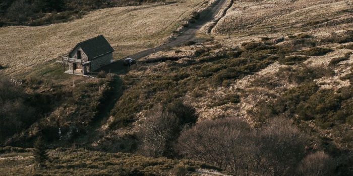 938x1668 Download wallpaper 938x1668 hills, houses, trees, aerial view