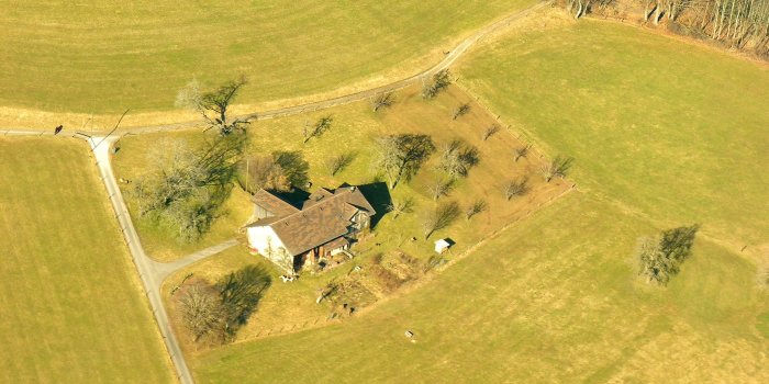 2048x1536 File:Aerial View of a Farm near Abtwil 14.02.2008 14-49-52.JPG
