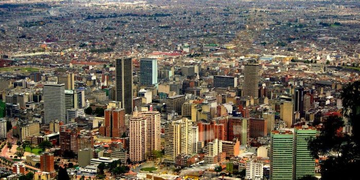 1024x768 Bogota Cityscape | View of downtown Bogota from part way up …