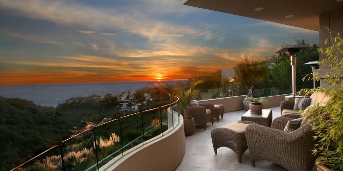 1920x1080 Wallpaper Of A Balcony With A Stunning View | PaperPull