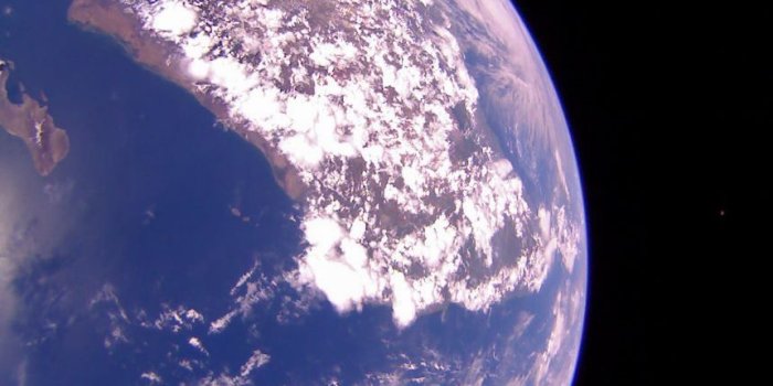 860x1173 Crowdfunded spacecraft LightSail 2 snaps amazing photos ahead of