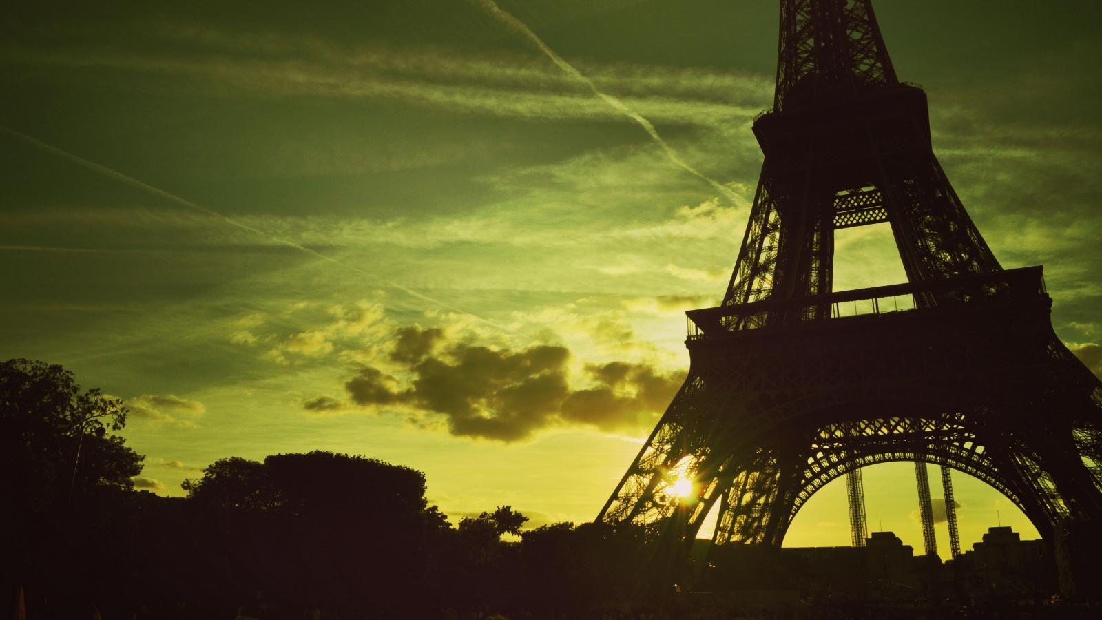 3840x2160 Download wallpaper 3840x2160 eiffel tower, sunset, clouds