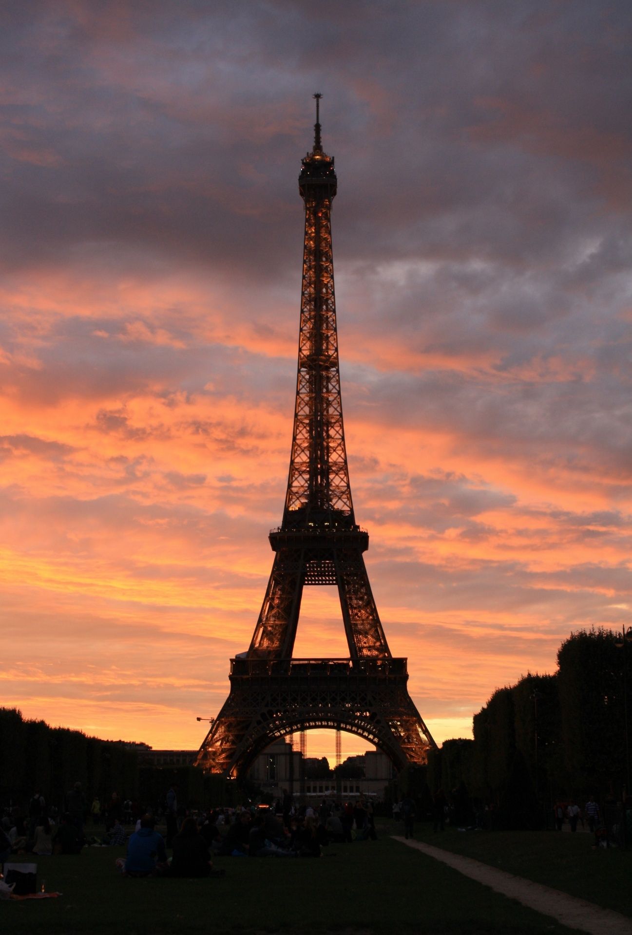 1297x1920 Eiffel tower,paris,monument,sunset,sky - free image from needpix.com