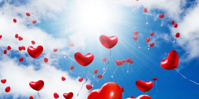 2560x1600 Red Balloons In The Shape Of A Heart Sunlight, Blue Sky And White