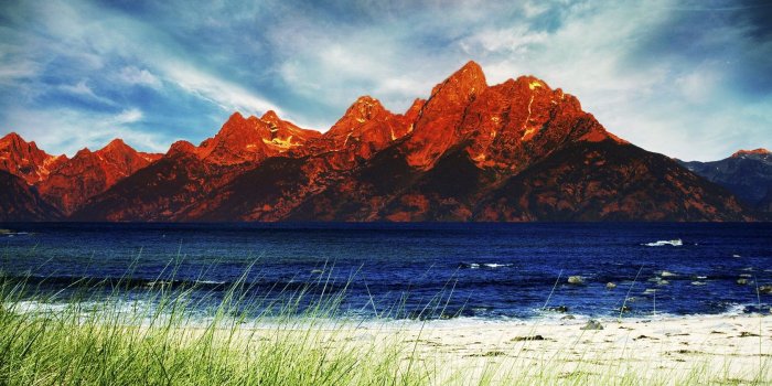 1680x1050 Wallpaper Natural river red rock mountains, blue sky and white