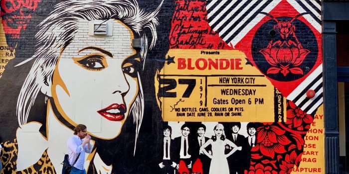 4032x2268 5369608 4032x2268 #street, #red, #cartoon, #woman, #building