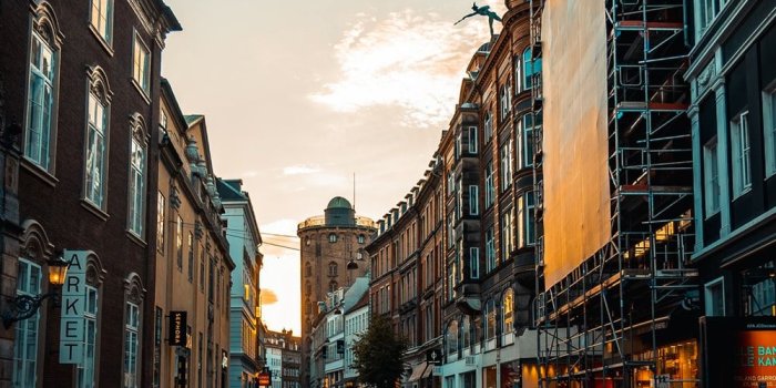 1000x1496 Library of a city street with buildings background cartoon picture