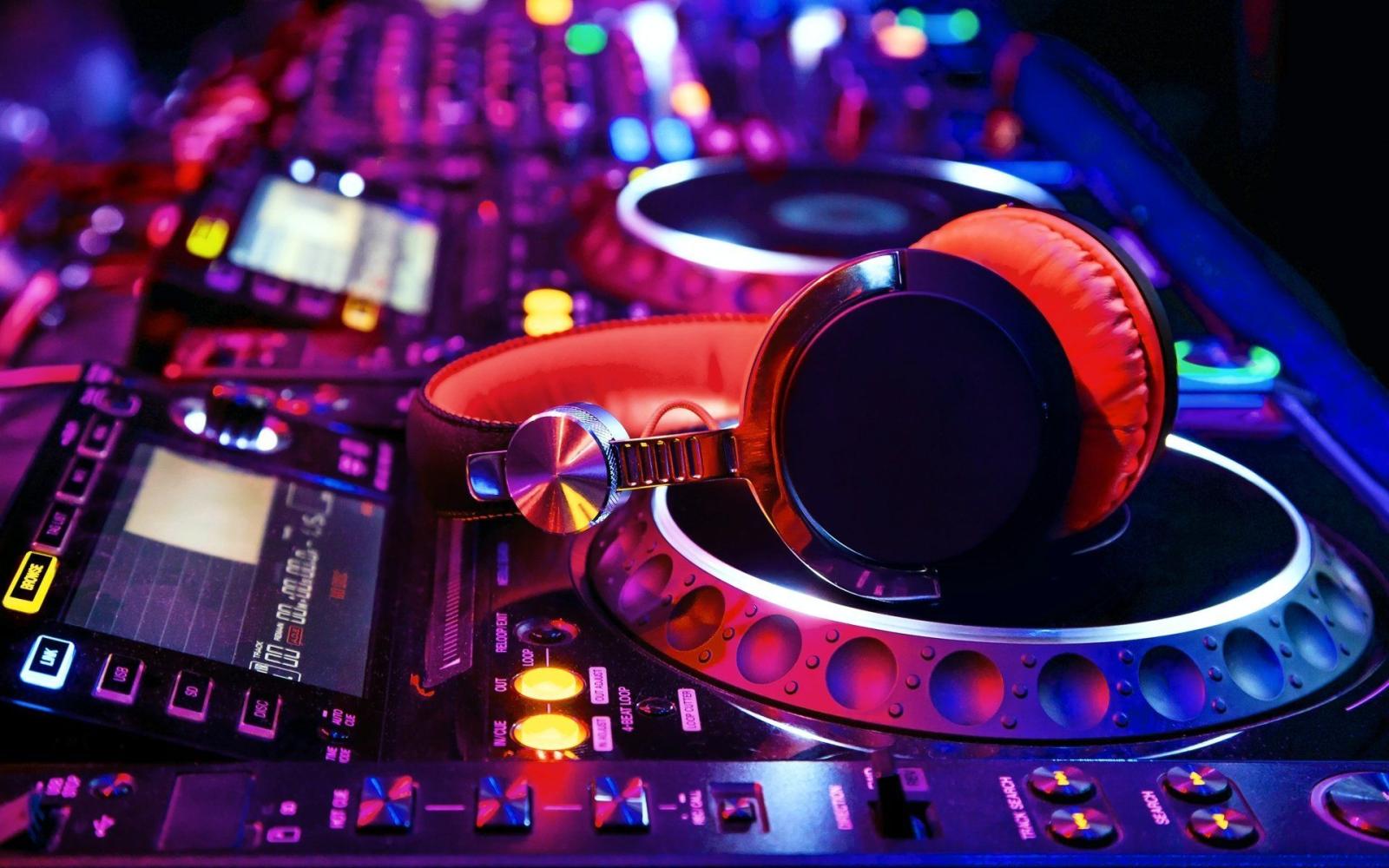 1920x1200 Music Headphones Colorful Music Red Blue Wallpaper | Elektronik