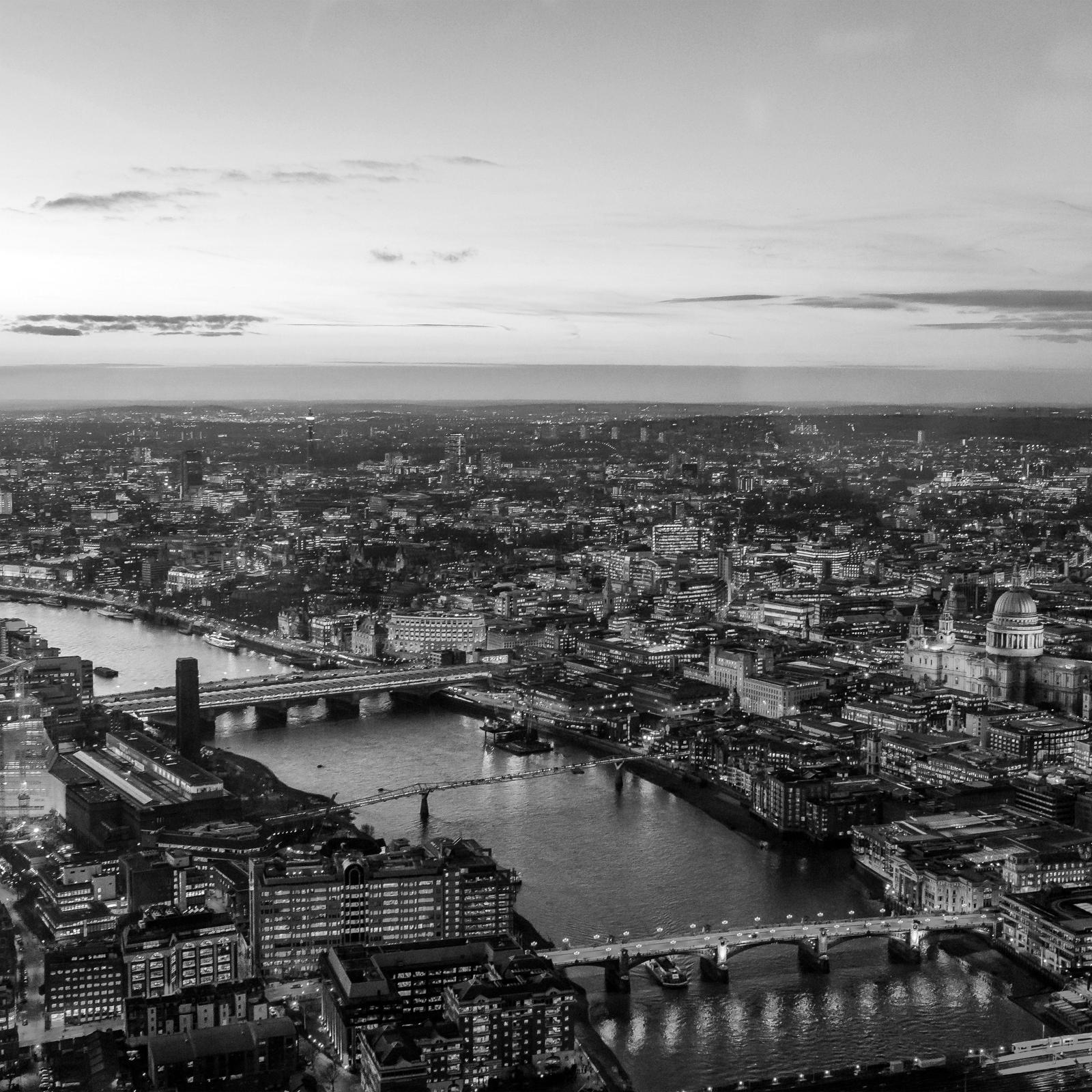 2732x2732 mx80-city-lights-cityview-river-sunset-bw-dark-wallpaper