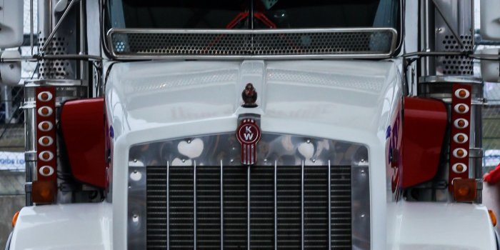 2188x3282 Big Truck Pictures Free Download - High Resolution Trucks Photo