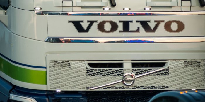 1520x2280 Volvo Wallpapers - Free High Resolution Trucks Backgrounds Download