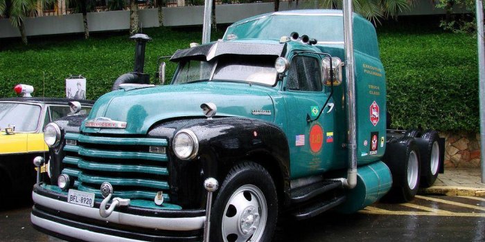 1024x768 Old Trucks Wallpapers