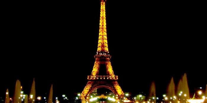 1024x768 Eiffel Tower At Night Wallpapers