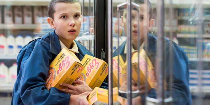 1424x801 Wallpaper Of Eleven Stealing Eggo - Eggo Waffle Stranger Things