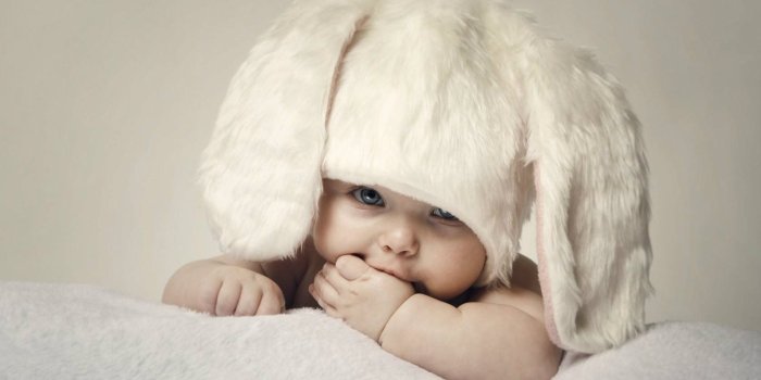 1680x1050 Cute Baby Boy Wallpapers For Desktop Baby Wall - Baby With Bunny