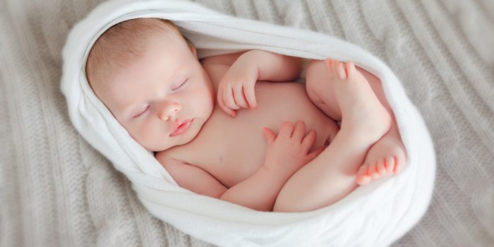 2560x1600 Sleeping Newborn Baby Boy Pictures For Wallpapers - Infant