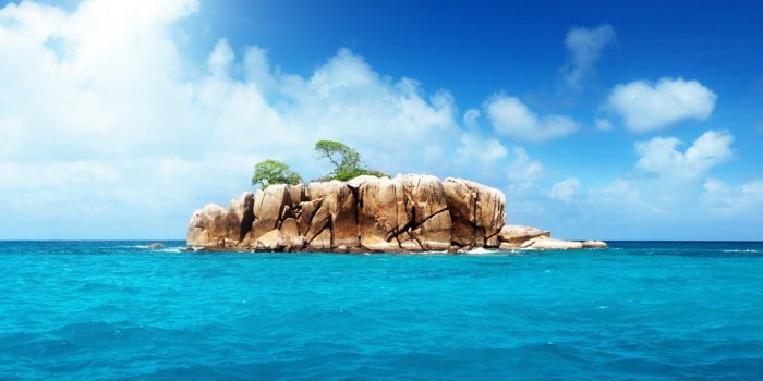 1920x1080 Download desktop wallpaper Stone Island In The Ocean 1920x1080