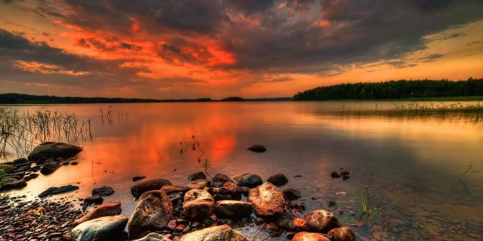 2560x1600 Rocky Shore Sunset Colors Beach Mirrored Hd Wallpaper 19532