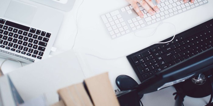 3823x2867 585290 apple, computer, desk, hands, indoors, keyboard, mac
