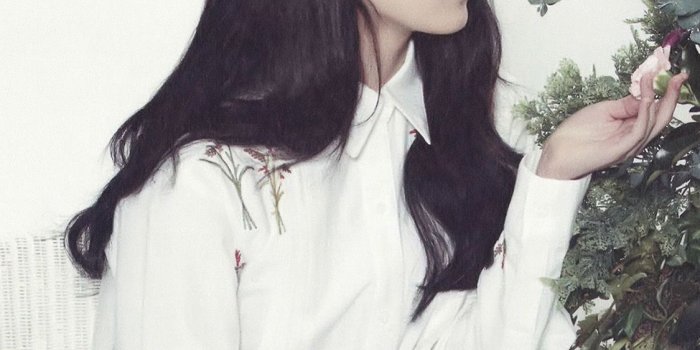 1125x2436 hq08-iu-girl-flower-kpop-cute-white-wallpaper