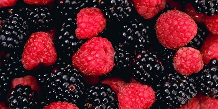 1920x1080 Red raspberry and purple blueberry HD wallpaper | Wallpaper Flare