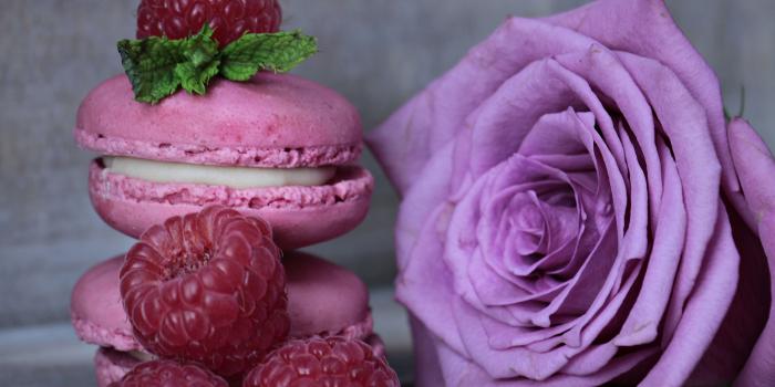 5184x4039 Four raspberry with marshmallow cream puff HD wallpaper