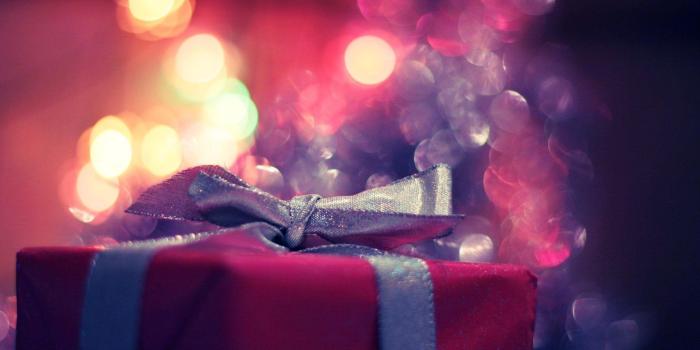 2560x1440 gift, surprise, holiday, New Year, raspberry, capsule, Purple