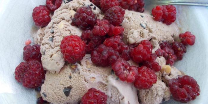 1600x1200 Brenda's Berries & Orchards: Red, Purple & Black Raspberries Ripe Now