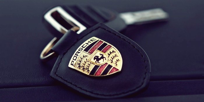 1600x900 HD Car Wallpapers: Porsche Key Holder Close Up Photo HD Wallpaper