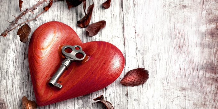 2880x1800 Wood Heart With Key HD desktop wallpaper : Widescreen : High
