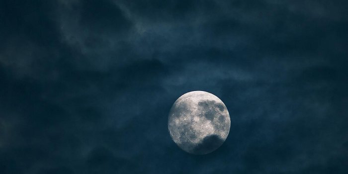 1125x2436 iPhone XS Moon Wallpapers