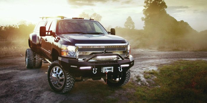1600x1200 24534 lifted chevy truck wallpaper