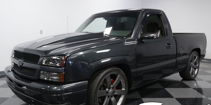 1920x1440 2004 Chevrolet Silverado | Streetside Classics - The Nation's