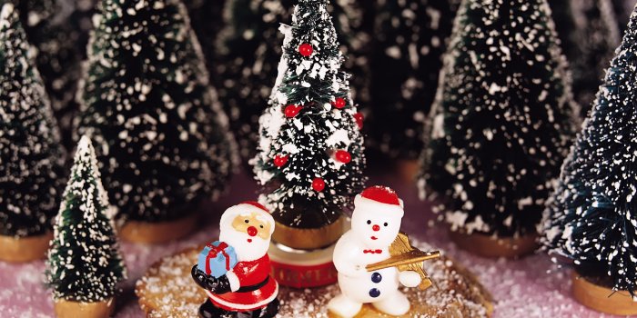 1600x1200 Free Santa Clause And Snowman Christmas Wallpaper computer desktop