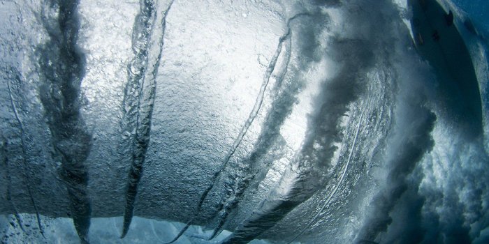 1600x1200 Waves Hawaii National Geographic surfers underwater wallpaper