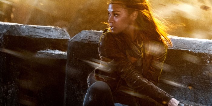2560x1600 Zoe Saldana in Star Trek Into Darkness wallpaper | movies and tv
