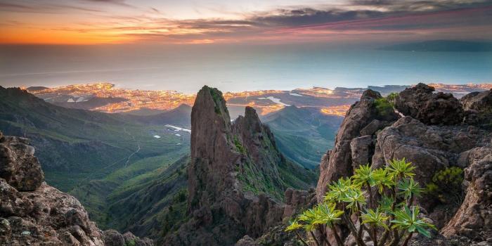 1332x850 Wallpaper the sky, clouds, mountains, the city, lights, rocks