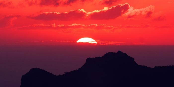 2732x2732 nk19-canary-island-sunset-sky-mountain-nature-red-wallpaper