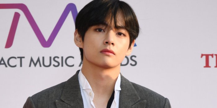 2560x1440 Bts V Purple Wallpaper