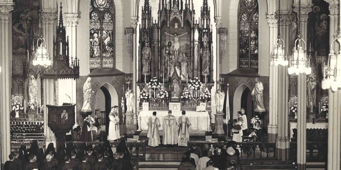 2850x2261 27 Fascinating Photos of Pre-Vatican II Catholicism |