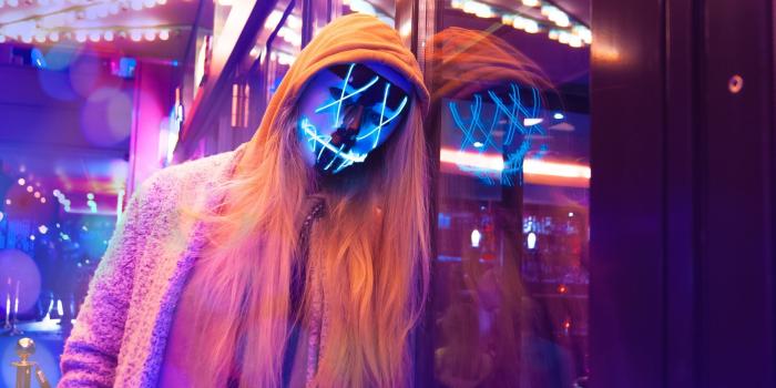 2048x1152 Neon Mask Girl