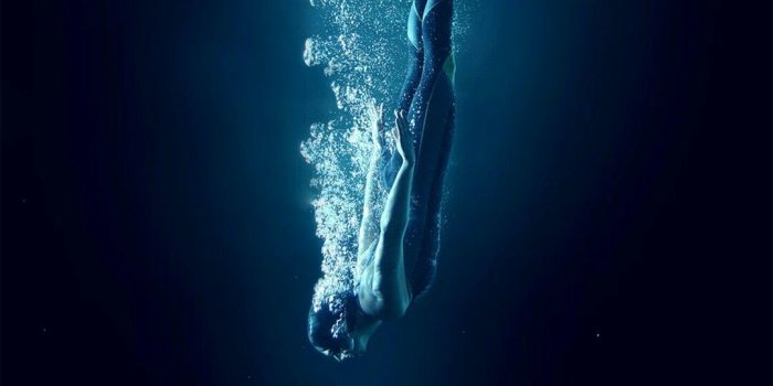 1080x1920 Dive into the blue | Underwater art, Underwater photography