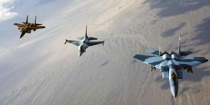 2560x1600 Amazing Three Fly Aircraft Wallpaper Full HD Wallpaper | Militaire