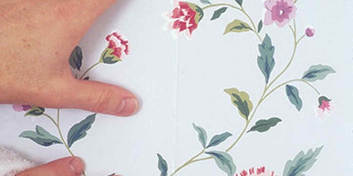 1040x1300 Hanging Wallpaper: Making Seams | Martha Stewart
