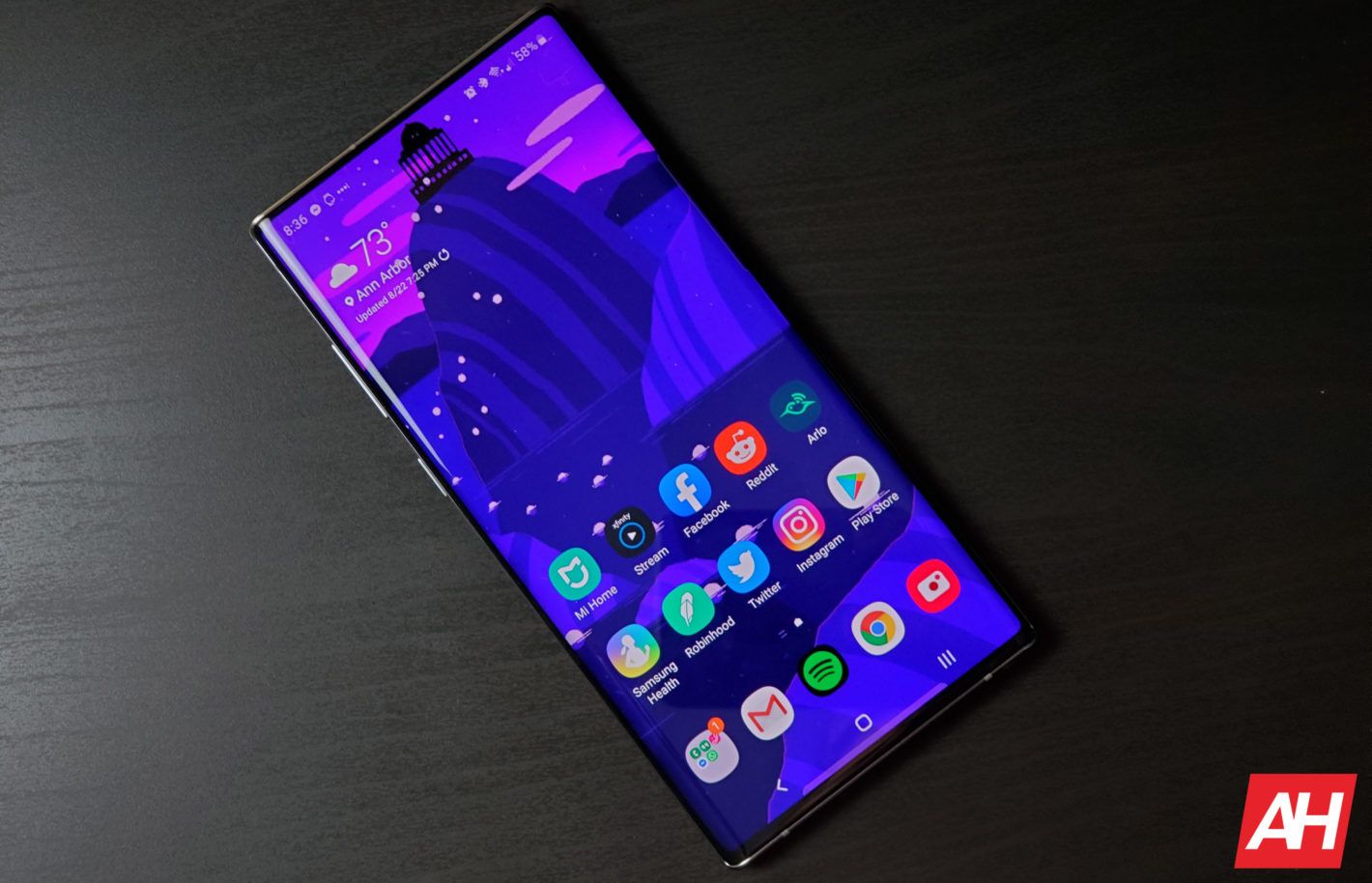 1420x914 Samsung Disguises Galaxy Note 10 Hole Punch With Wallpapers