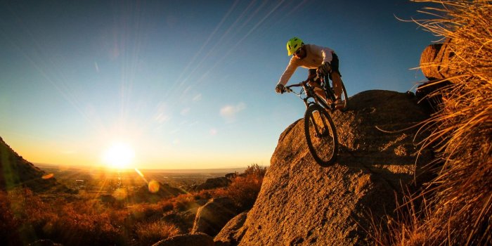 1440x900 Download wallpaper 1440x900 man, mountain bike, cyclist widescreen