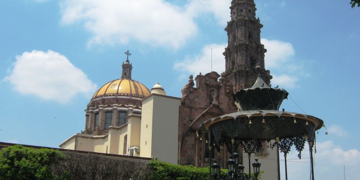 3072x2304 File:Kiosko y Parroquia de San Miguel Arcángel.JPG - Wikimedia Commons