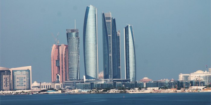2560x1707 Abu Dhabi Wallpaper 4k in 2020 | Abu dhabi, United arab emirates, Abu