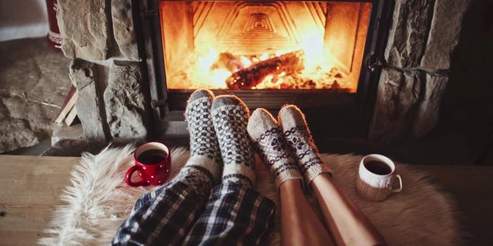 1920x1080 couple-feet-in-woollen-socks-by-the-cozy-fireplace-4k-man-and